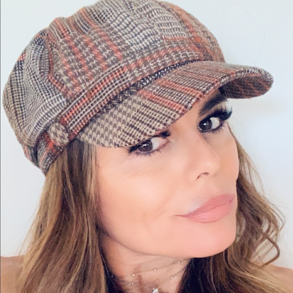 Fiddler cap style hat